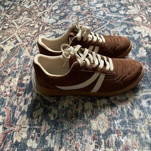 Women’s Casual Suede Trainer in Brown with Cream Accents